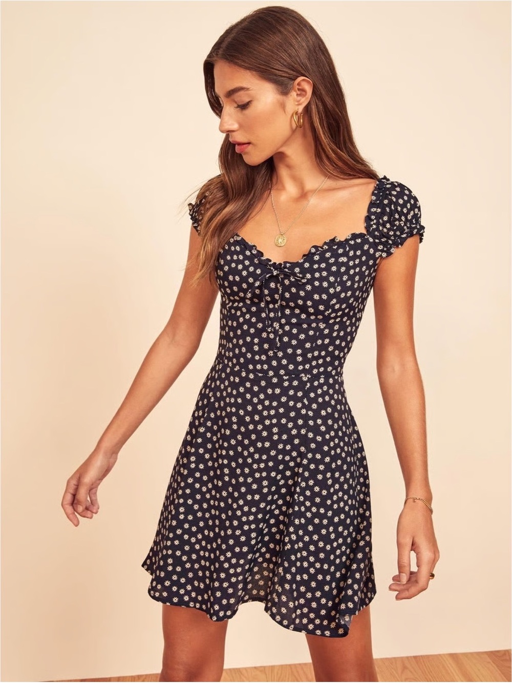 Reformation SIZE 4 Pacey navy white daisy print sweetheart neck mini dress - Picture 2 of 9
